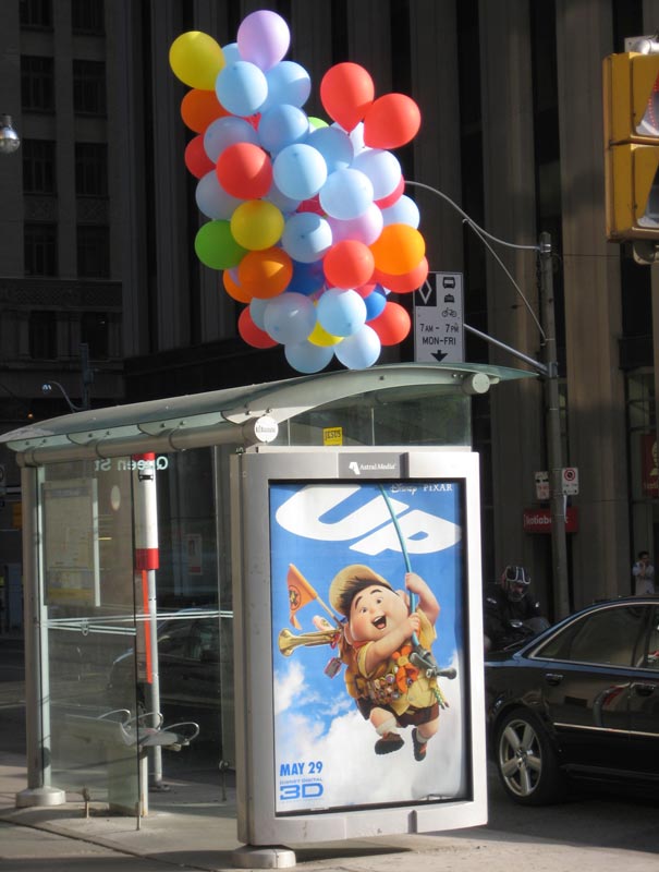 Publicidad en paraderos Pixar
